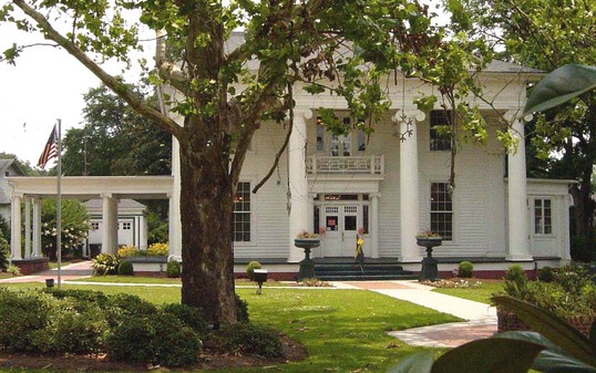 Chamber of Commerce shares office space with other agencies at the Troutman House